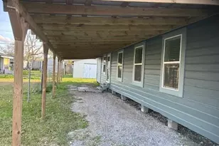 2115 Bonnie St, Orange, TX 77630 - Photo 3