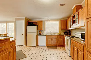 2516 Loch Lomond St, Highlands, TX 77562 - Photo 5