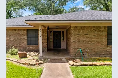 202 W West Street, El Campo, TX 77437 - Photo 3