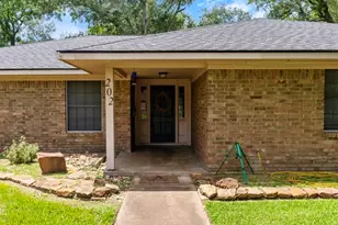 202 W West St, El Campo, TX 77437 - Photo 3