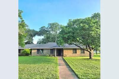 202 W West Street, El Campo, TX 77437 - Photo 1