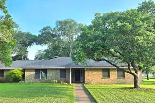202 W West St, El Campo, TX 77437 - Photo 1