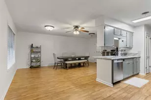 202 W West St, El Campo, TX 77437 - Photo 15