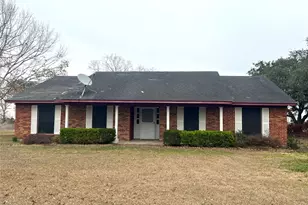 270 Bode St, El Campo, TX 77437 - Photo 1