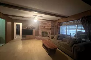 270 Bode St, El Campo, TX 77437 - Photo 5