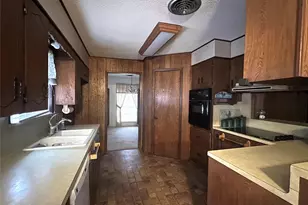 270 Bode St, El Campo, TX 77437 - Photo 9