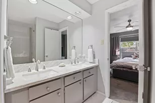 1011 Fountain View Dr, Houston, TX 77057 - Photo 5