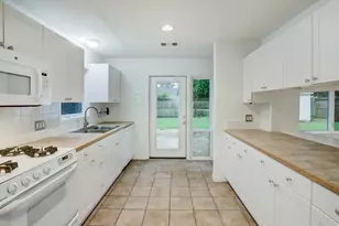 2803 Ashwood St, Houston, TX 77025 - Photo 3