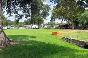 510 Hinken, Clute, TX 77531 - Photo 1