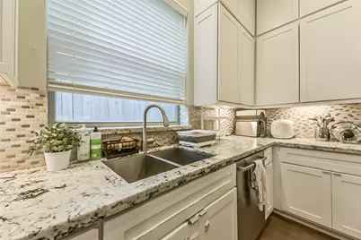 10914 Brookeshire Chase Lane, Houston, TX 77043 - Photo 21