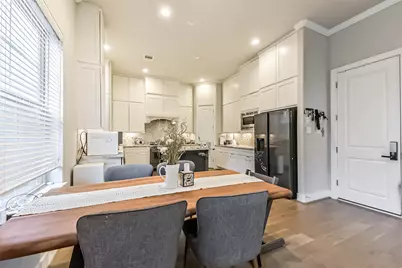 10914 Brookeshire Chase Lane, Houston, TX 77043 - Photo 15