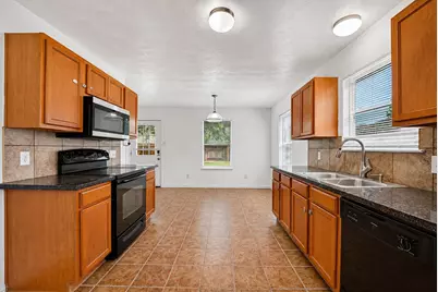4403 Sprangletop Avenue, Baytown, TX 77521 - Photo 9