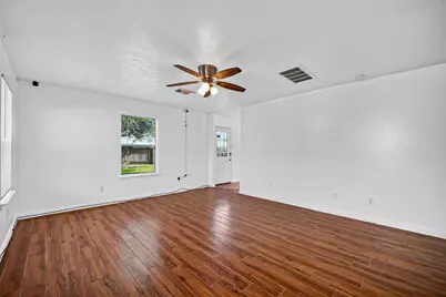 4403 Sprangletop Avenue, Baytown, TX 77521 - Photo 5