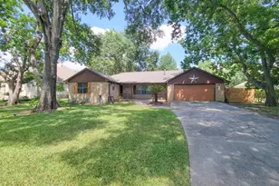 10282 Valley Dr S, Willis, TX 77318 - Photo 3