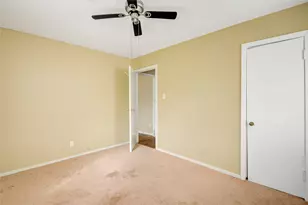 215 Cypress St, Lake Jackson, TX 77566 - Photo 17