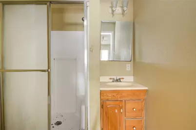 215 Cypress Street, Lake Jackson, TX 77566 - Photo 15