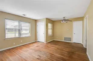 215 Cypress St, Lake Jackson, TX 77566 - Photo 7