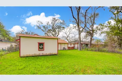 215 Cypress Street, Lake Jackson, TX 77566 - Photo 27