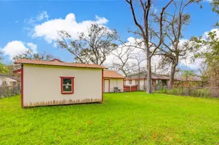 215 Cypress St, Lake Jackson, TX 77566 - Photo 27