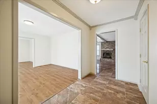 10718 Inwood Dr, Houston, TX 77042 - Photo 5