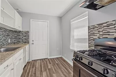 1101 8th Avenue N, Texas City, TX 77590 - Photo 9