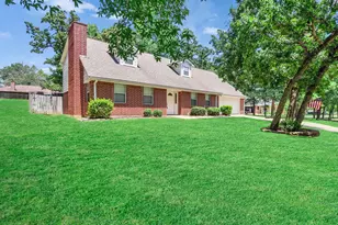1928 Greentree Dr, Huntsville, TX 77340 - Photo 3