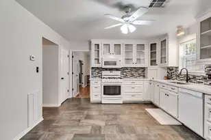 1928 Greentree Dr, Huntsville, TX 77340 - Photo 13