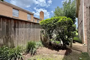 2806 Briarhurst Park, Houston, TX 77057 - Photo 25