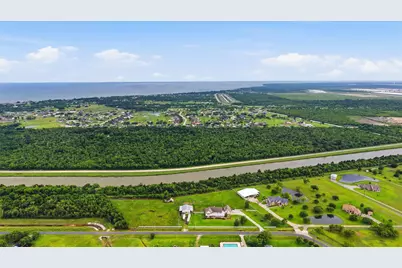 4350 Skylane Drive, Beach City, TX 77523 - Photo 35