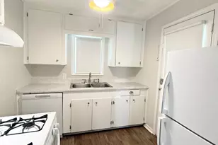 117 Oak Dr, Lake Jackson, TX 77566 - Photo 5