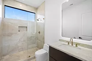 4708 Laurel St, Bellaire, TX 77401 - Photo 37