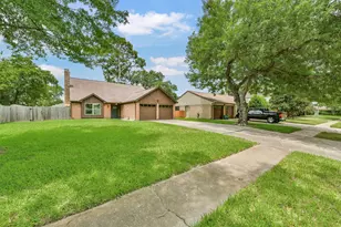 15711 Cavendish Dr, Houston, TX 77059 - Photo 3