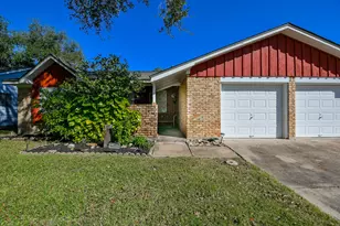 129 Cannon St, Clute, TX 77531 - Photo 3