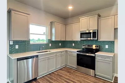 423 Calumet, Palacios, TX 77465 - Photo 11