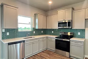 423 Calumet, Palacios, TX 77465 - Photo 11