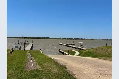 423 Calumet, Palacios, TX 77465 - Photo 27