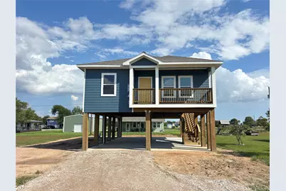 423 Calumet, Palacios, TX 77465 - Photo 1