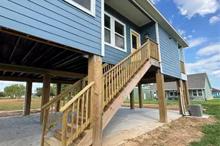 423 Calumet, Palacios, TX 77465 - Photo 19