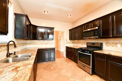 4306 W Thunderwood Circle, Fresno, TX 77545 - Photo 9