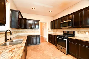 4306 W Thunderwood Cir, Fresno, TX 77545 - Photo 9