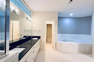 9813 Cynthia Ann Ct, Houston, TX 77025 - Photo 5