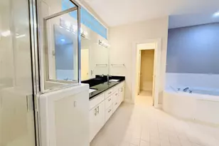 9813 Cynthia Ann Ct, Houston, TX 77025 - Photo 5