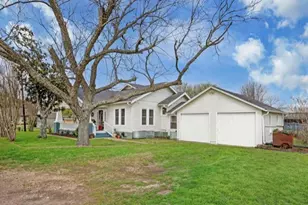 333 E Thigpen, Carmine, TX 78932 - Photo 3
