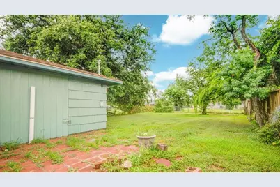 811 W 7th Street, Freeport, TX 77541 - Photo 29