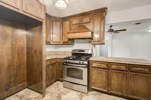 811 W 7th St, Freeport, TX 77541 - Photo 11