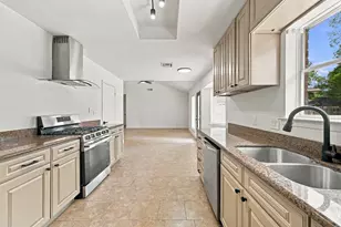 8339 Carvel Ln, Houston, TX 77036 - Photo 13