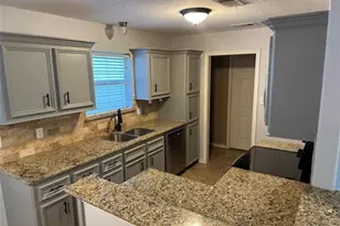 105 Harbor Ct Dr, Conroe, TX 77356 - Photo 9