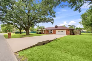 12211 3rd St, Santa Fe, TX 77510 - Photo 5