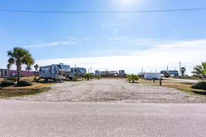 1040 Rollover Lane, Gilchrist, TX 77617 - Photo 15