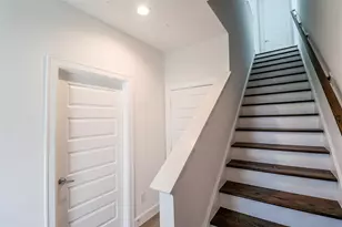 2745 Clinton Dr, Houston, TX 77020 - Photo 3